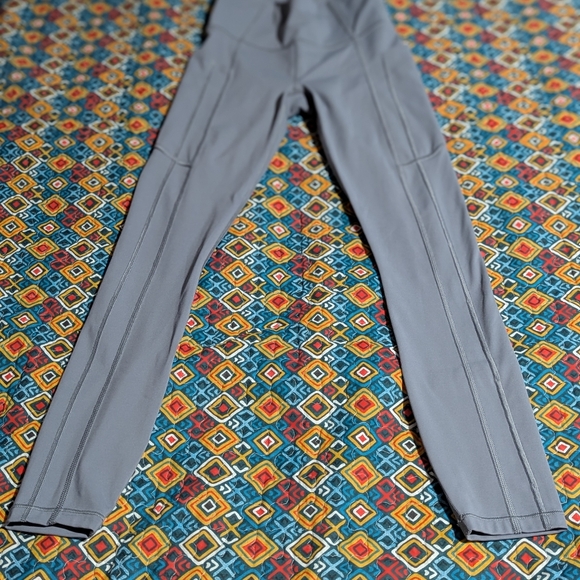 Athleta Gray Ultimate Stash 7/8 Tight - Picture 3 of 5